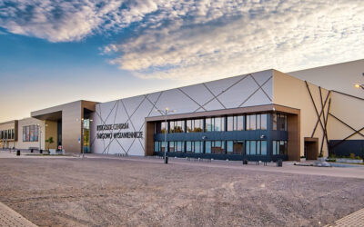 Bydgoskie Centrum Targowo-Wystawiennicze – nowoczesny budynek centrum targowego w Bydgoszczy widoczny z zewnątrz.